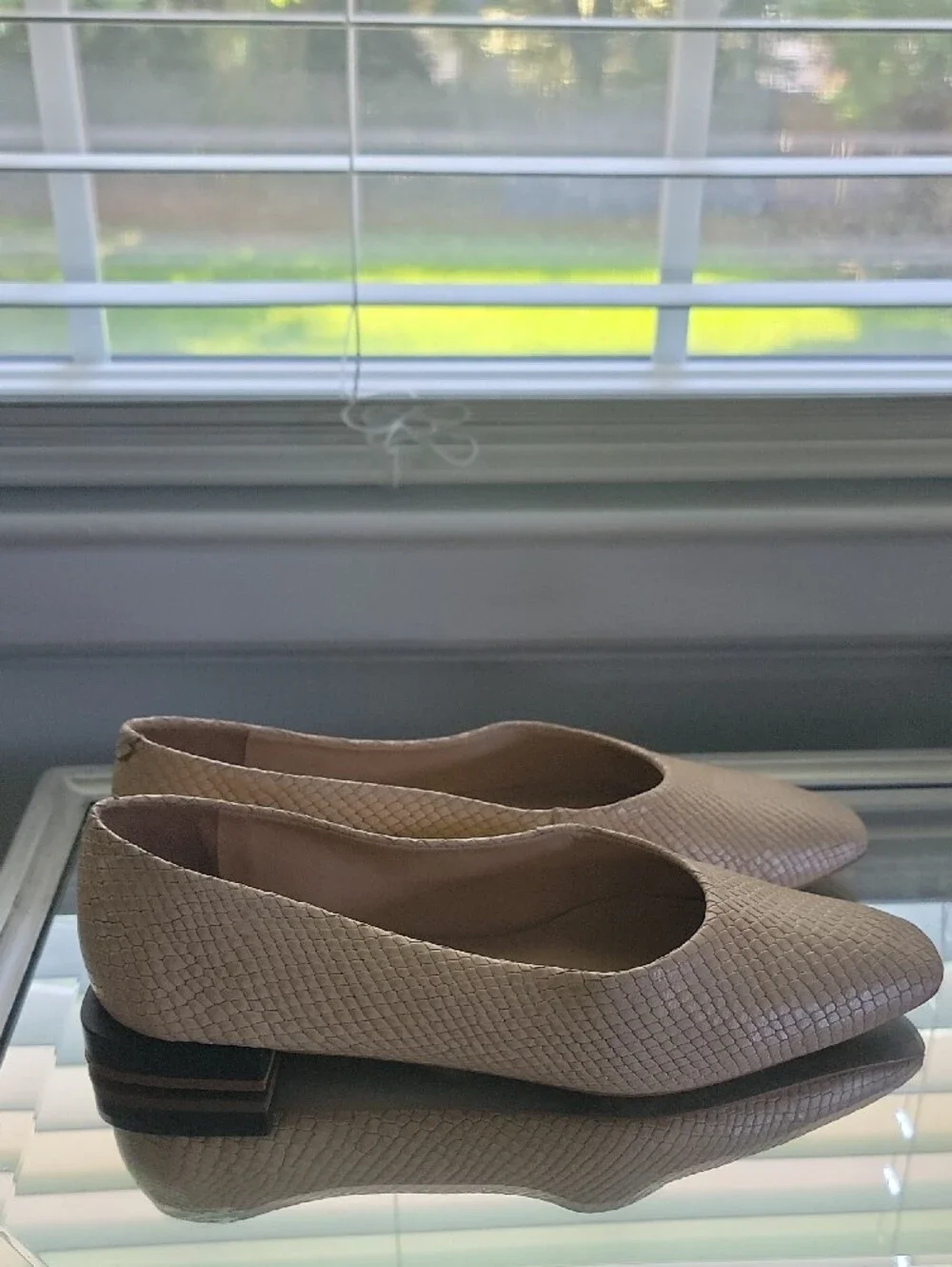 Saks Fifth Avenue Beige/Nude Textured Pointed Flats